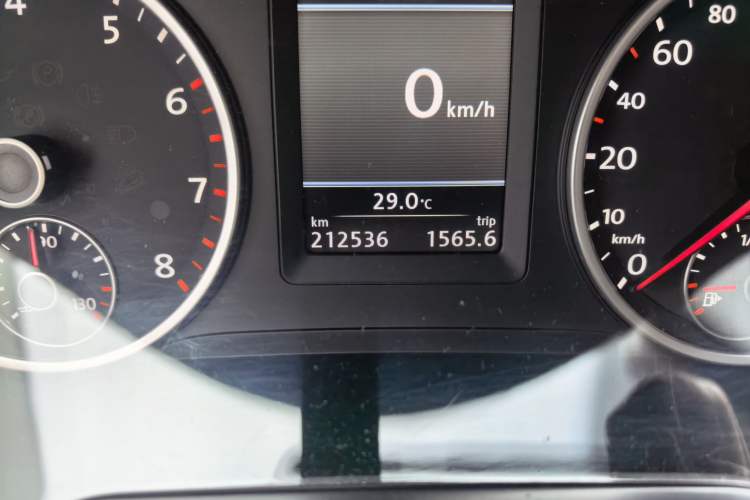 Used Volkswagen Tiguan 2013 1.8 TSI Automatic All-Wheel Drive Luxury Model Odometer Close Up