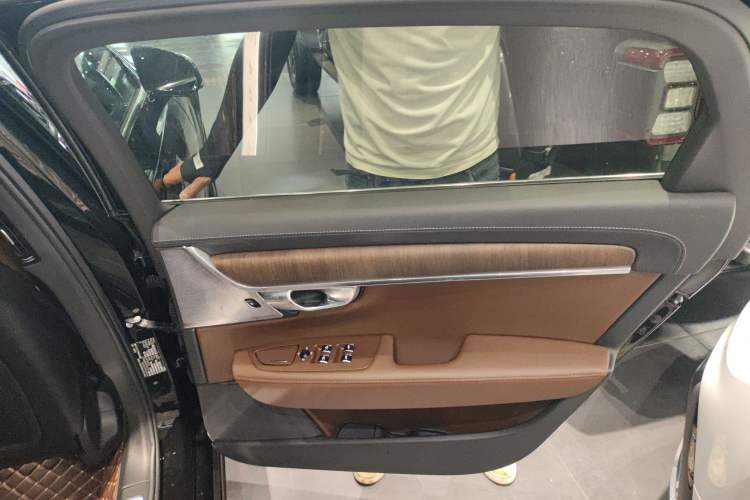 Used Volvo S90 New Energy 2025 Plug-in Hybrid Four-Wheel Drive Long-Range Luxury Smart Edition