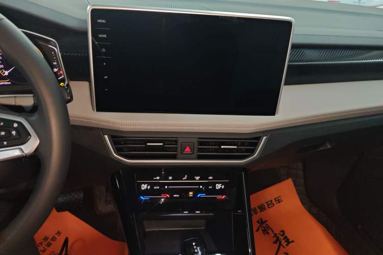 Used Volkswagen Tayron 2023 330TSI Two-Wheel-Drive Luxury Plus Advanced Version Audio And AC Panel