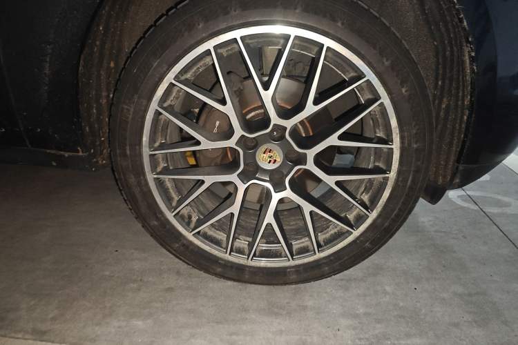 Used Porsche Macan 2017 Macan 2.0T Right Front Wheel Hub