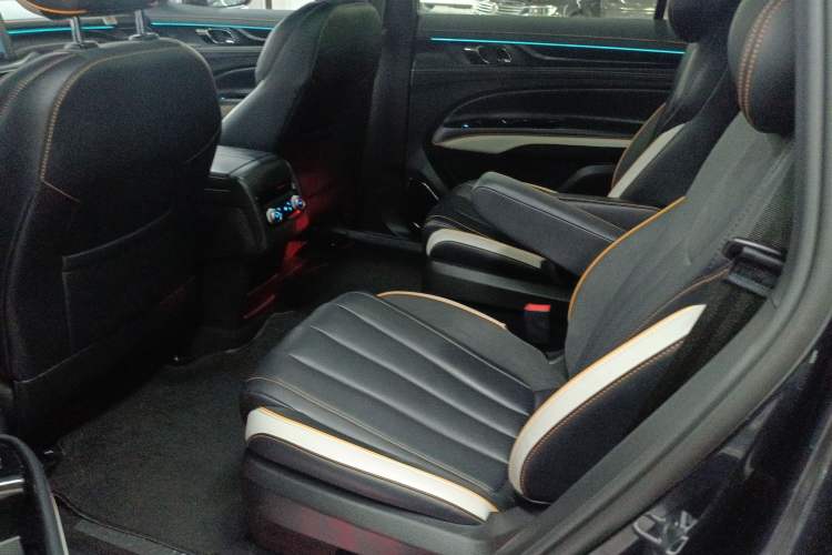 Used Ford Equator 2023 EcoBoost 225 Obsidian Orange Edition Prestige 7-Seater (2/2/3)
