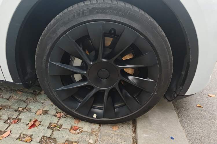 Used Tesla Model Y 2024 Rear-Wheel-Drive Version Right Front Wheel Hub