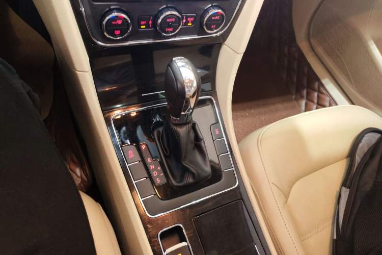 Used Volkswagen Passat 2014 1.8TSI DSG Prestige Navigation Edition