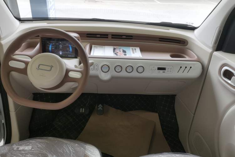 Used Bestune Pony 2026 222km Colorful Horse Audio And AC Panel