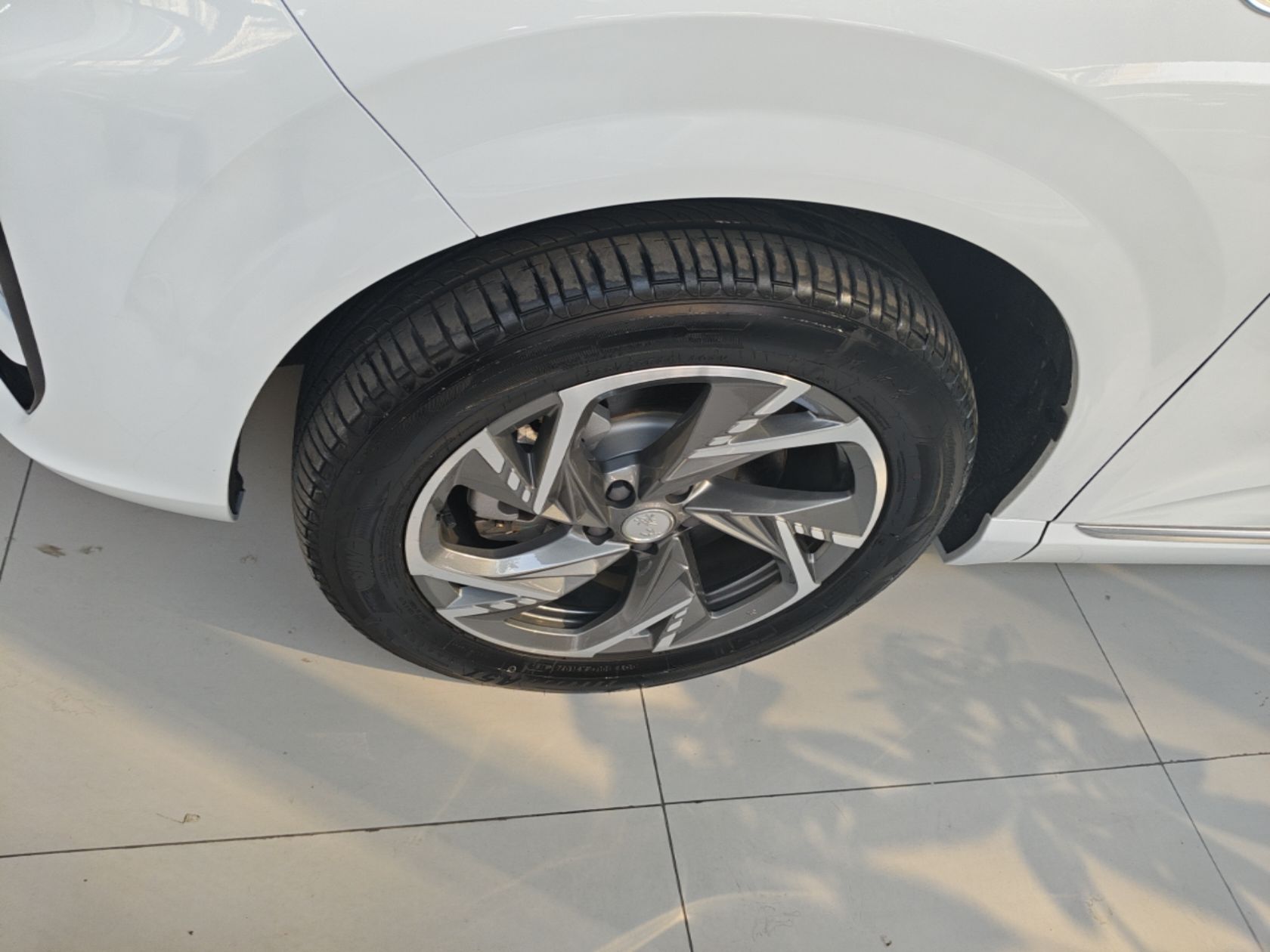 Hongqi HS3 PHEV 2024 PHEV 115km Jingwei Edition — снимка 10