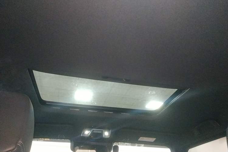 Used 212 T01 2024 2.0T Explorer
