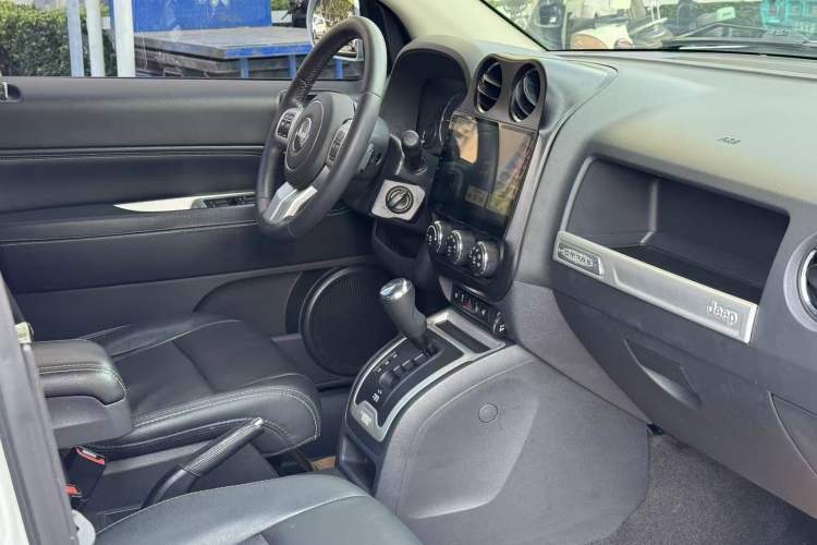 Used Jeep Compass 2014 2.0L two-wheel drive luxury version