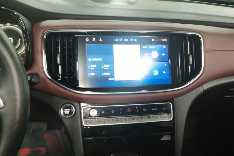 Used GAC Trumpchi GS8 2020 GS8S 390T Two-Wheel Drive Luxury Smart Connectivity Version Audio And AC Panel