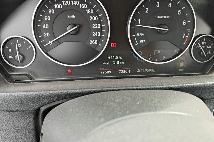 Used BMW 3 Series 2018 320Li Fashion Model Odometer Close Up