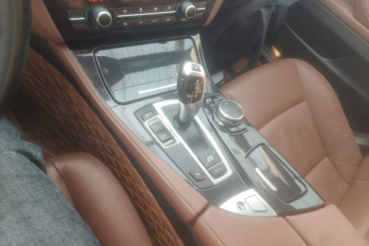 Used BMW 5 Series 2014 520Li Elegant Model
