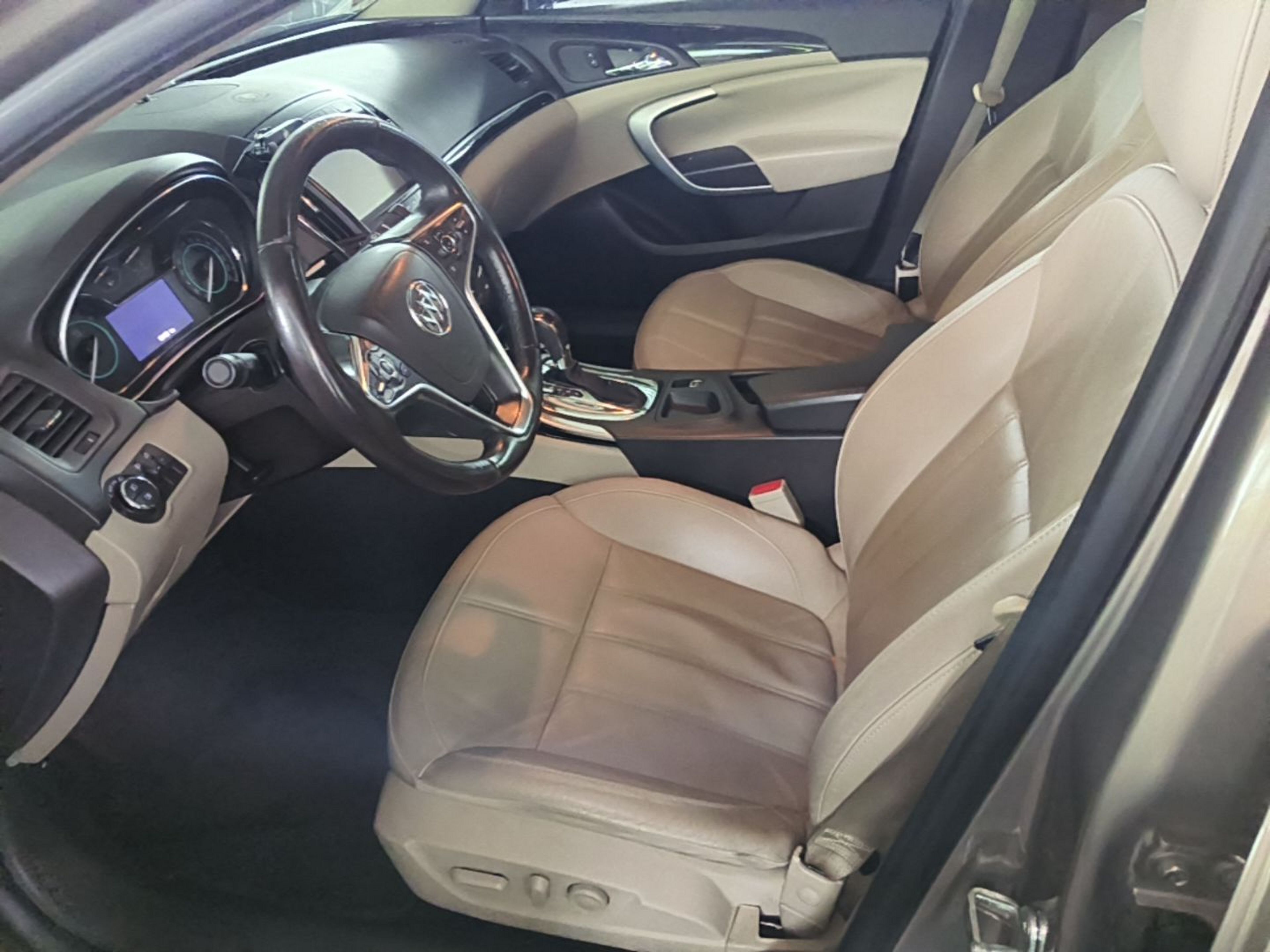 Vordere Reihe im Auto
