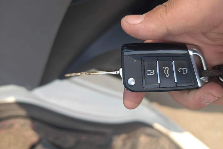 Used SAIC MAXUS Xintu V80 2021 2.0T PLUS Manual Aoyuntong Short Wheelbase Mid-Roof 5/6-Seater
