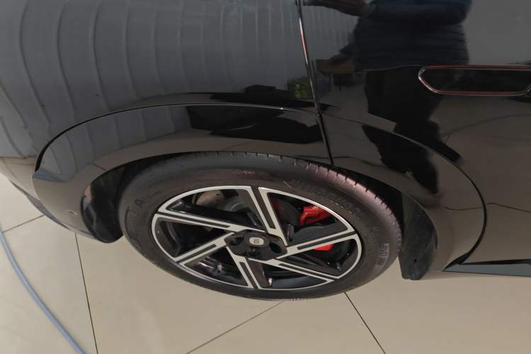 Used Xiaomi Auto YU7 2025 Ultra-Long Range High-Performance All-Wheel-Drive Max Edition
