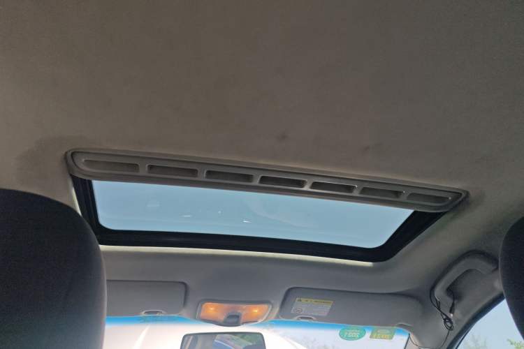 Used Roewe 350 2015 1.5L Manual Luxury Sunroof Edition