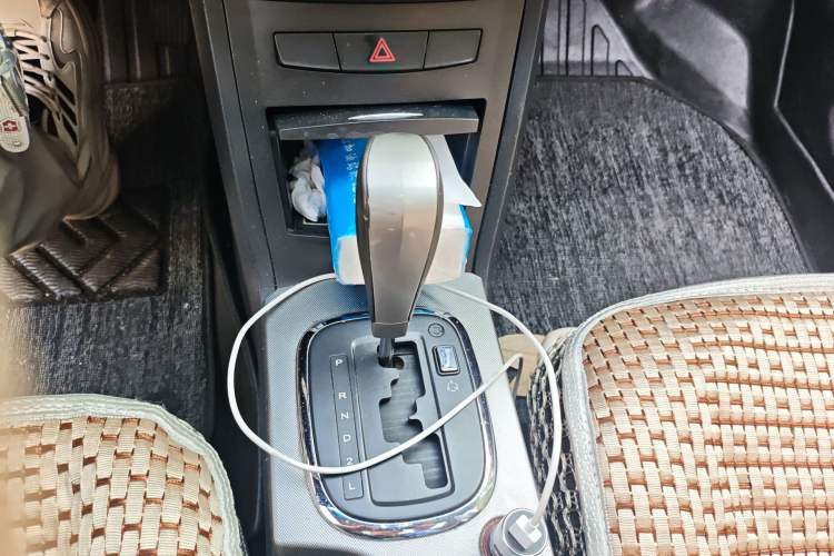 Used Roewe 350 2013 350C 1.5L Automatic Xunyue Edition Gear Lever