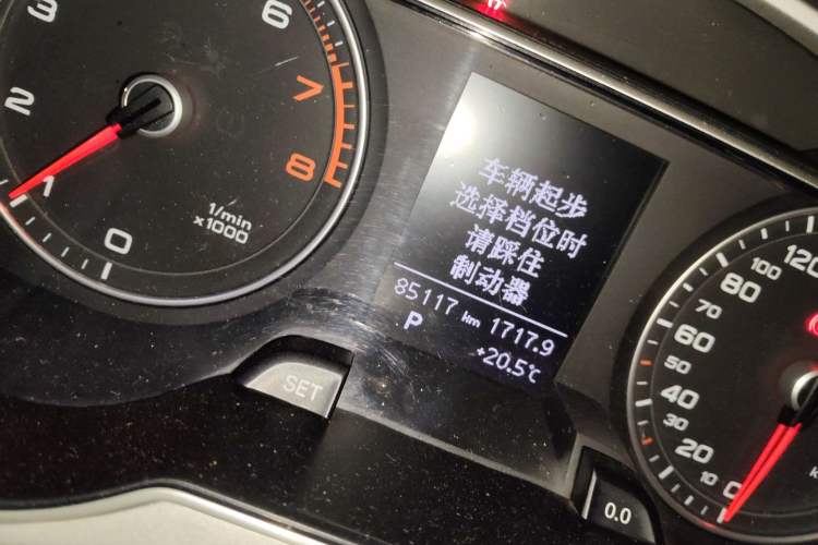 Used Audi A4L 2015 45 TFSI quattro Individual Sport Edition Odometer Close Up