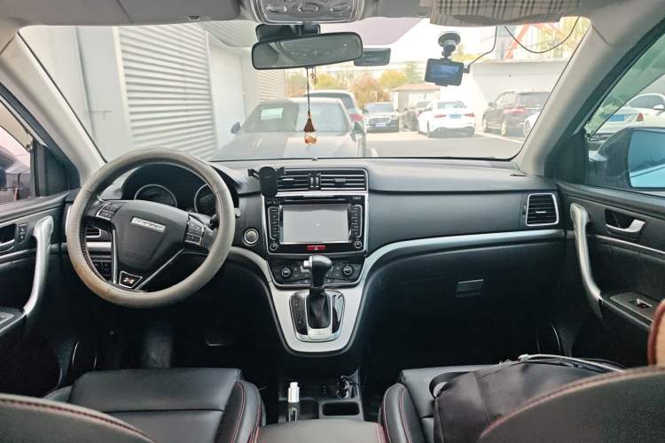 Used Haval H6 2015 Sport Edition 1.5T Automatic Two-Wheel Drive Luxury Model Center Console