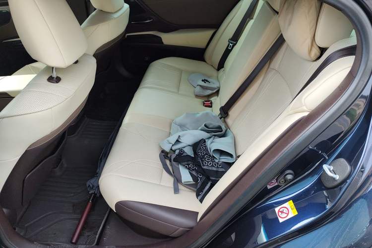 Used Lexus ES 2018 300h Executive Version China V Standard
