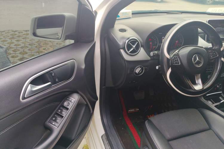 Used Mercedes-Benz B-Class 2015 B 200 Sport Edition Driver Seat