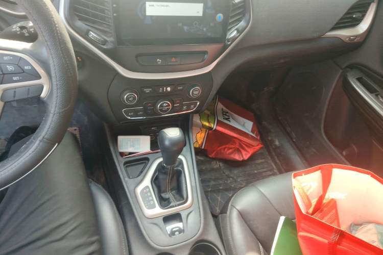 Used Jeep Cherokee 2016 2.4L Leading Edition Gear Lever