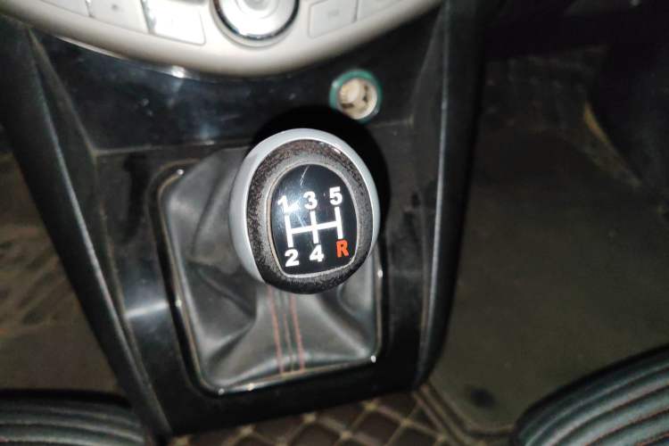 Used BYD S6 2014 2.0L Manual Luxury 5-Seater
