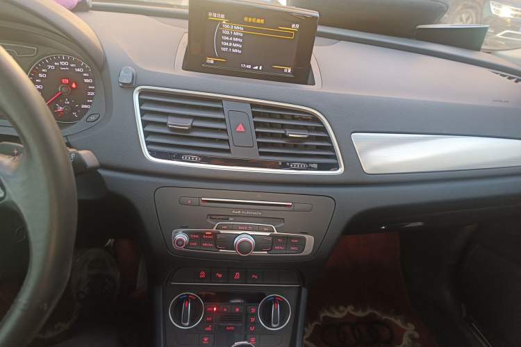 Used Audi Q3 2017 30 TFSI Fashion Model Audio And AC Panel