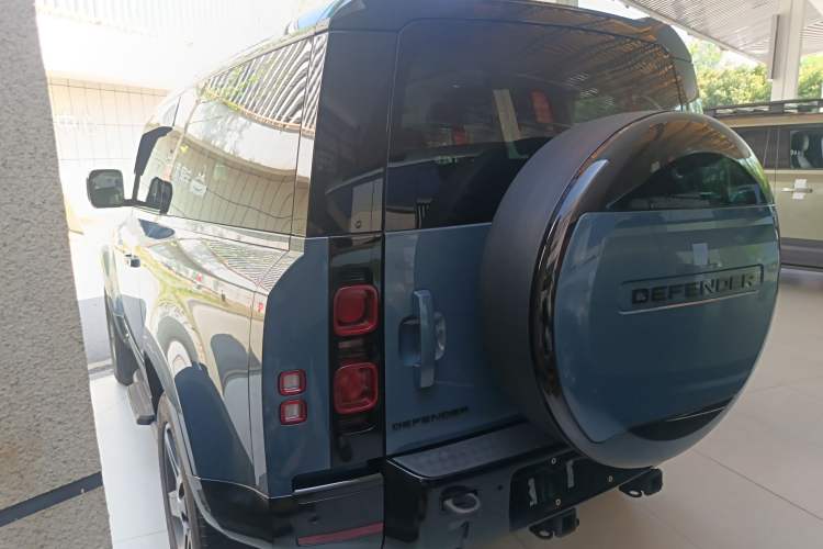 Used Land Rover Defender 2022 90 2.0T P300 X-DYNAMIC HSE Exterior 2