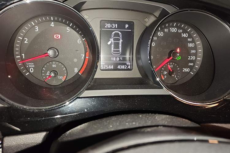 Used Volkswagen Sagitar 2018 280TSI DSG Comfort Model Odometer Close Up