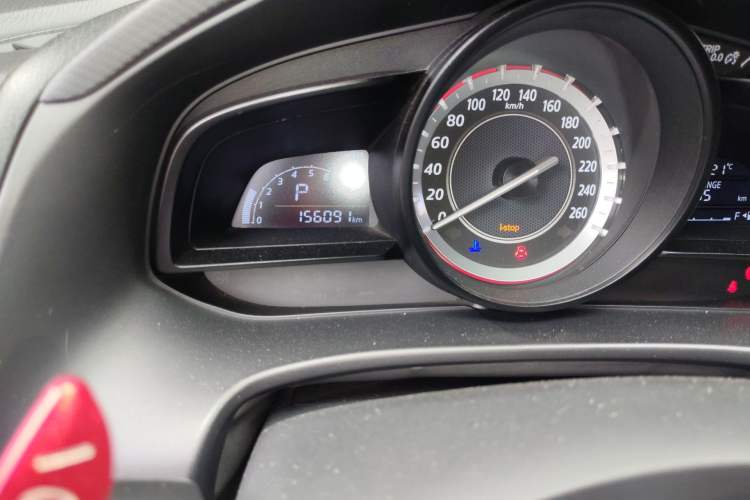 Used Mazda 3 Axela 2014 Sedan 1.5L Automatic Luxury Model