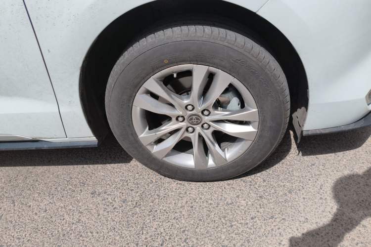 Used Toyota SIENNA 2021 2.5L Hybrid Platinum Edition Right Front Wheel Hub