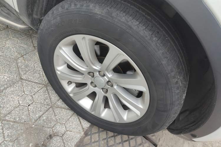 Used Land Rover Discovery Sport 2018 240 PS PURE Edition Right Front Wheel Hub