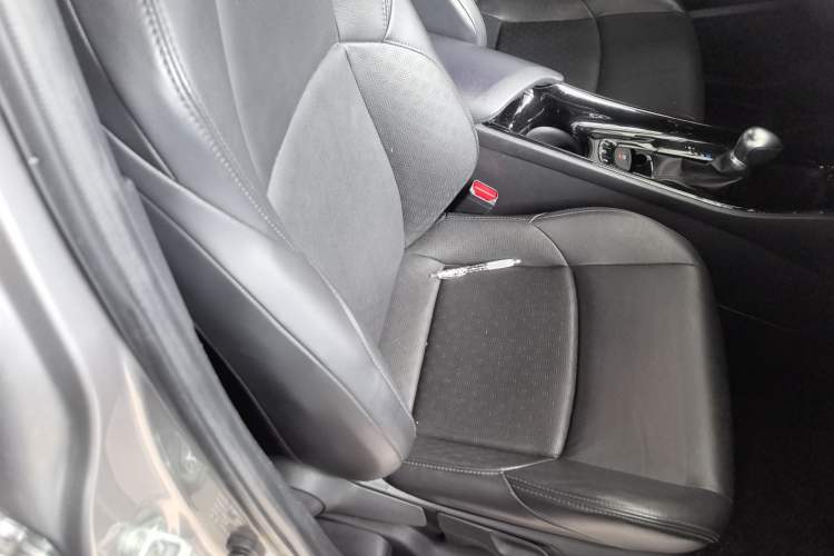 Used Toyota IZOA 2018 2.0L Yichi Version China VI Standard
