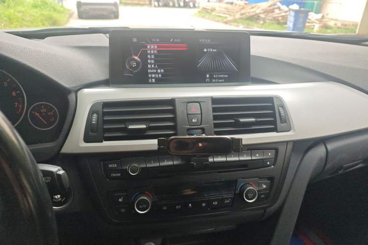 Used BMW 3 Series 2013 320i Sport Edition Audio And AC Panel