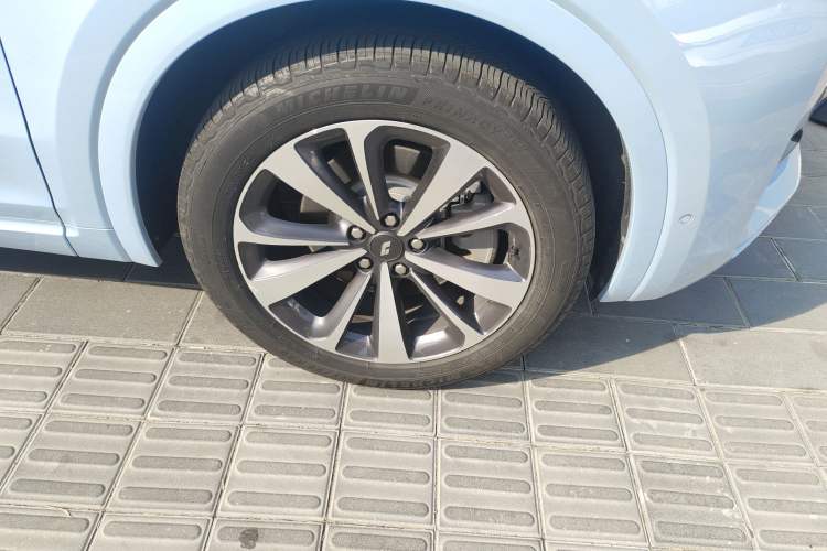 Used Li Auto ONE 2020 Extended-Range 6-Seater Version Right Front Wheel Hub