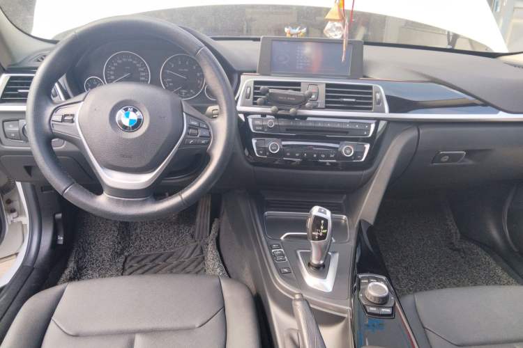 Used BMW 3 Series 2016 320Li Ambition Model
