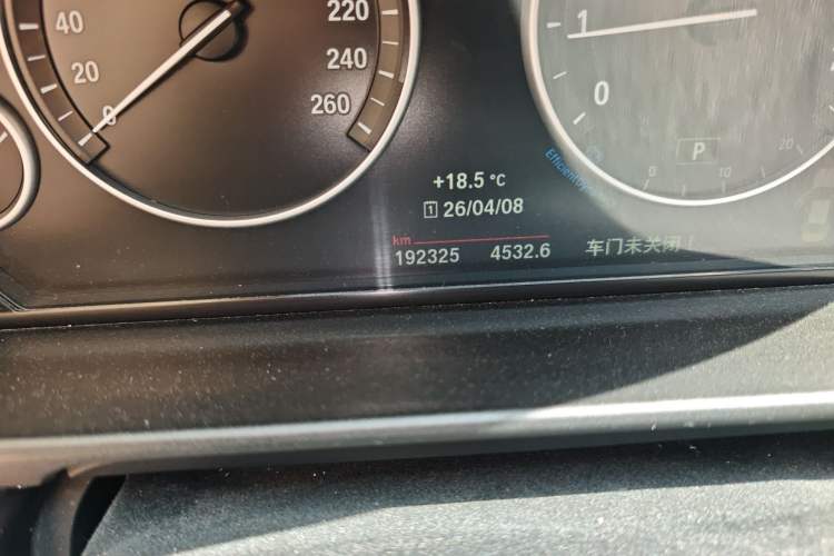 Used BMW 5 Series 2017 520Li Elegant Edition Odometer Close Up