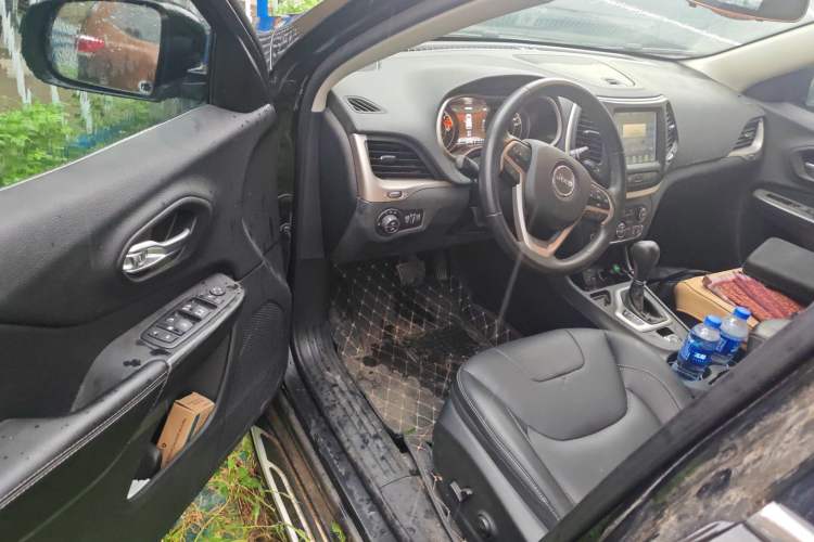 Used Jeep Cherokee 2017 2.4L Leading Smart Edition
