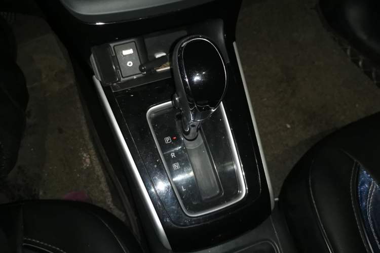 Used Nissan Sylphy 2016 1.6XV CVT Smart Enjoyment Version Gear Lever