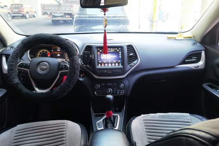 Used Jeep Cherokee 2017 2.0L Superior Edition