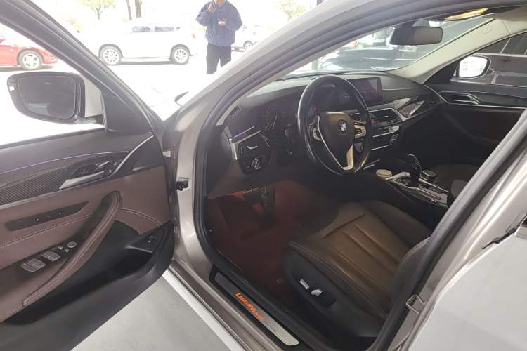 Used BMW 5 Series 2019 Facelifted 525Li Luxury Package Driver Seat