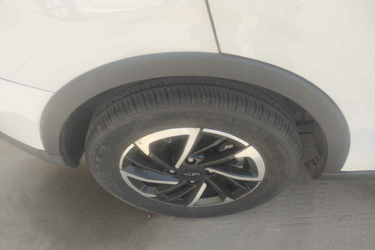 Used NETA V 2021 Long-Range Entertainment Edition Upgrade Model Right Rear Wheel Hub