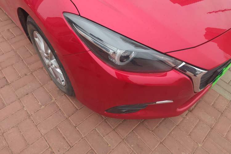 Used Mazda 3 Axela 2017 Hatchback 1.5L Automatic Luxury Model Emission Standard China V Right Front Headlight