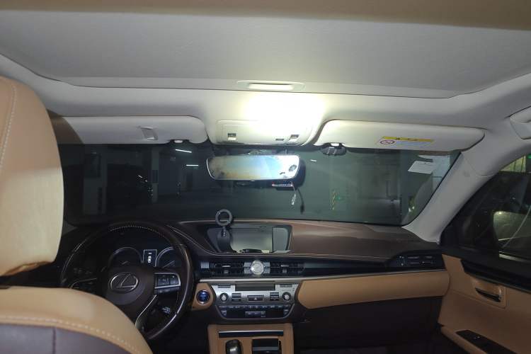 Used Lexus ES 2017 300h Mark Levinson Comfort Edition