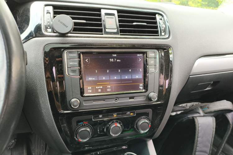 Used Volkswagen Sagitar 2018 280TSI DSG Ignite Edition Audio And AC Panel