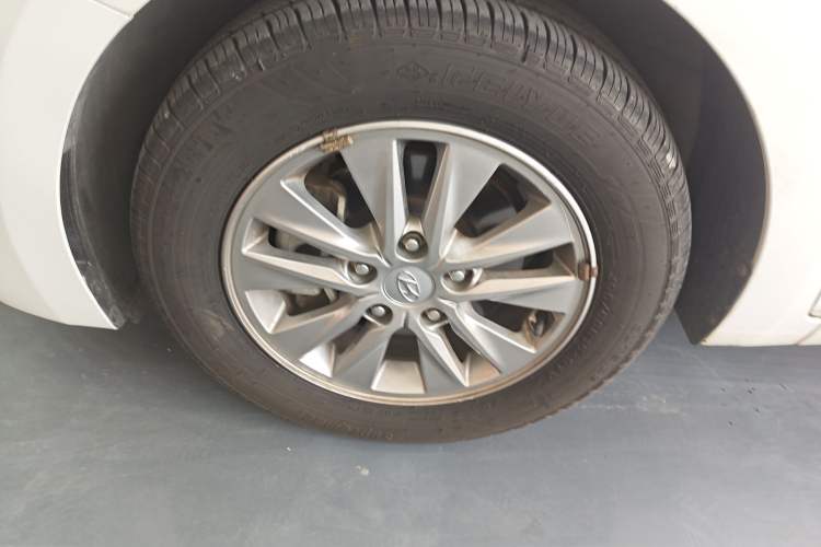 Used Hyundai Celesta 2020 1.6L Automatic GL Enjoyable Edition Left Front Wheel Hub