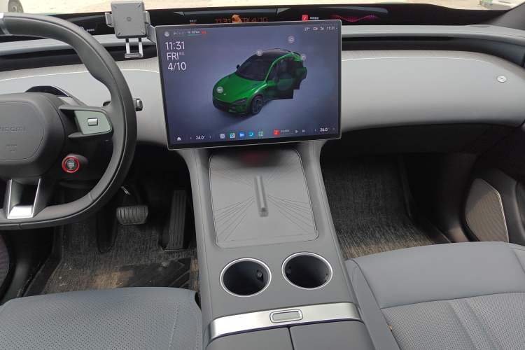 Used Xiaomi Auto YU7 2025 Ultra-Long Range Rear-Wheel Drive Version Audio And AC Panel