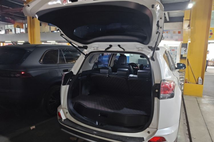 Used Toyota RAV4 2019 2.0L CVT Two-Wheel Drive ZhiShang Version China VI Standard
