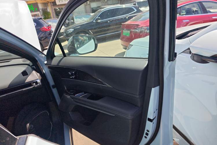 Used Cadillac LYRIQ 2022 Rear-Drive Long-Range Luxury Edition
