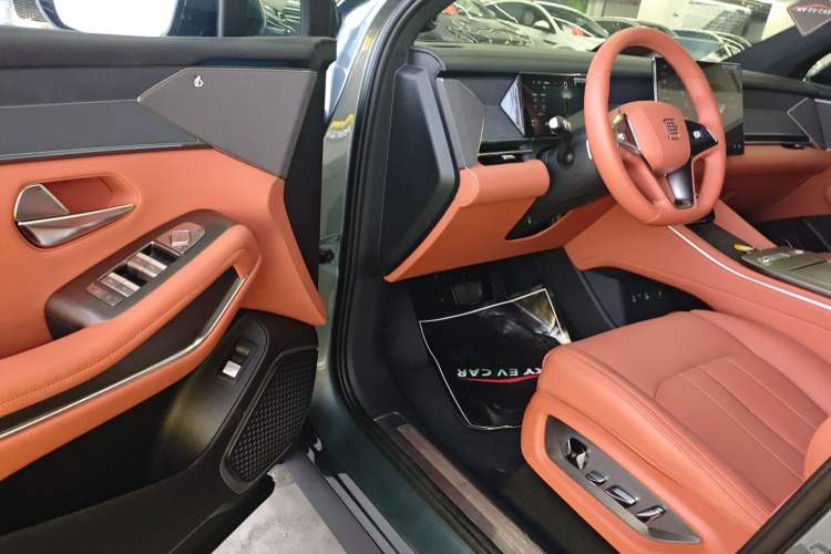 Used BYD Tang L 2025 DM 175KM Drone Player Edition