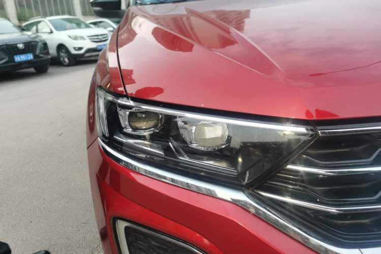 Used Volkswagen T-ROC 2018 280TSI DSG Two-Wheel Drive Advanced Version China V Emission Standard Right Front Headlight